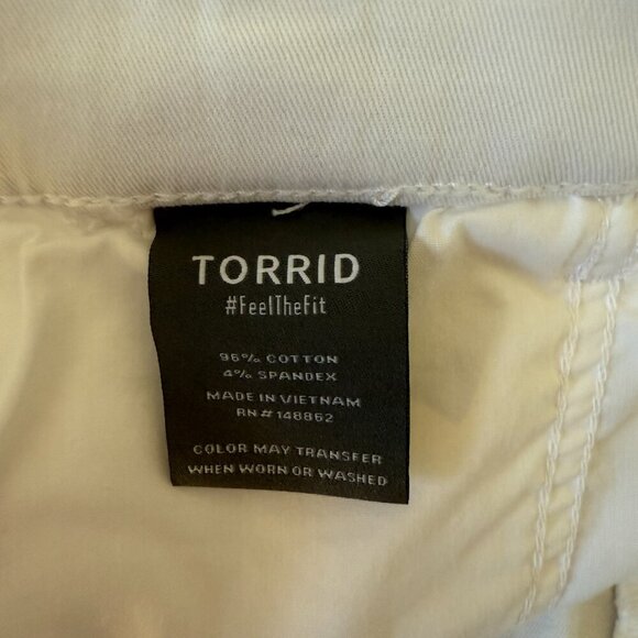 Women's 0 Torrid Drawstring Pull on White Shorts Elastic Waist - Picture 5 of 6